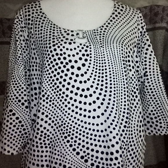 A LINE WOMAN 1X BLOUSE TOP SILVER ACCENT 3/4 SLEEVES WHITE W/ BLACK DOTS SPIRAL - Picture 8 of 8